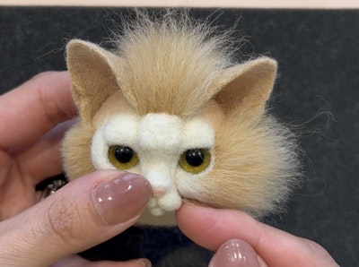 コースレッスン】羊毛フェルトで作る「茶白猫フレーム」講座 | FANTIST