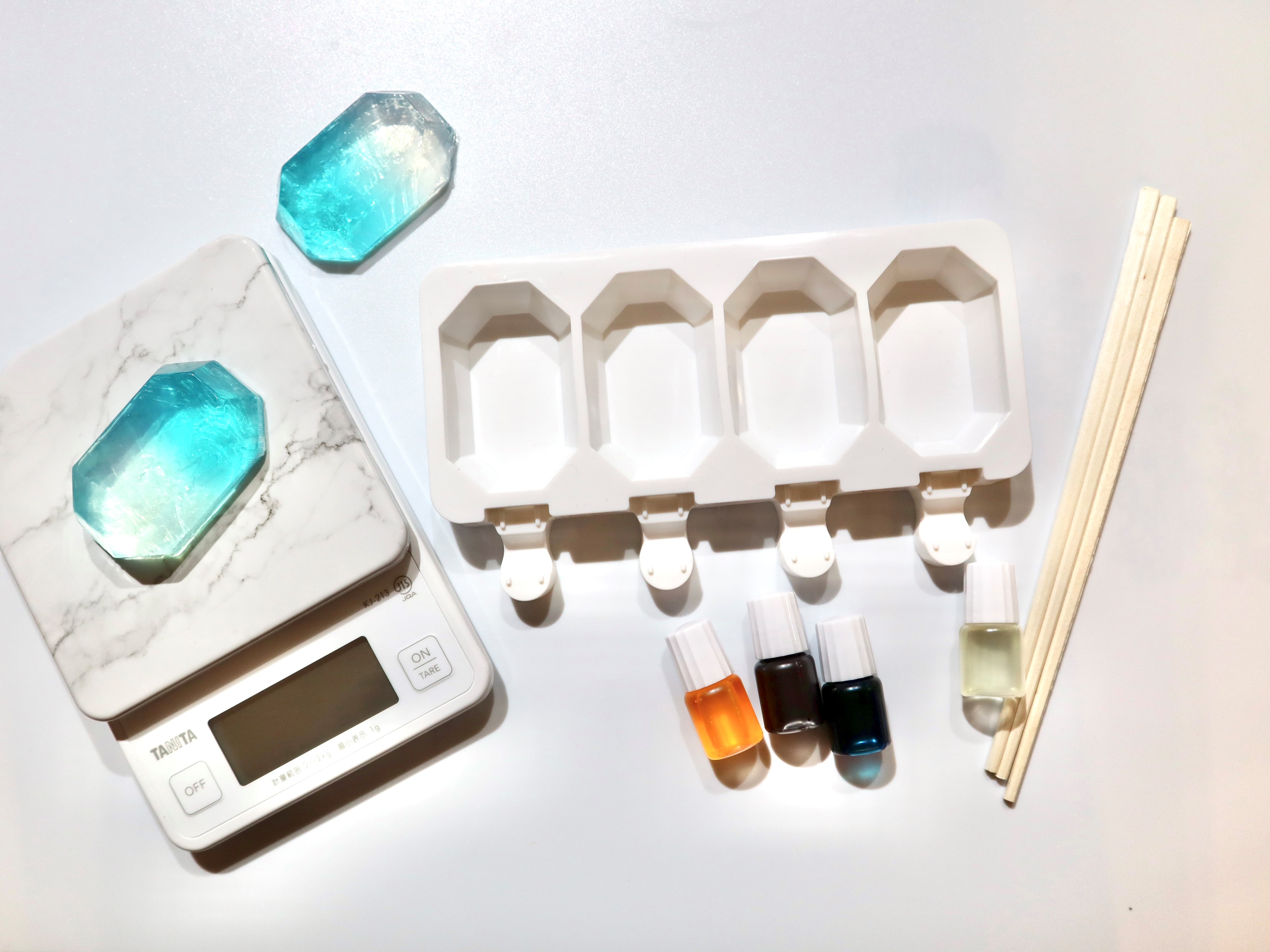 お家で簡単&綺麗！紙コップとレンジで作る宝石石鹸講座の紹介画像6