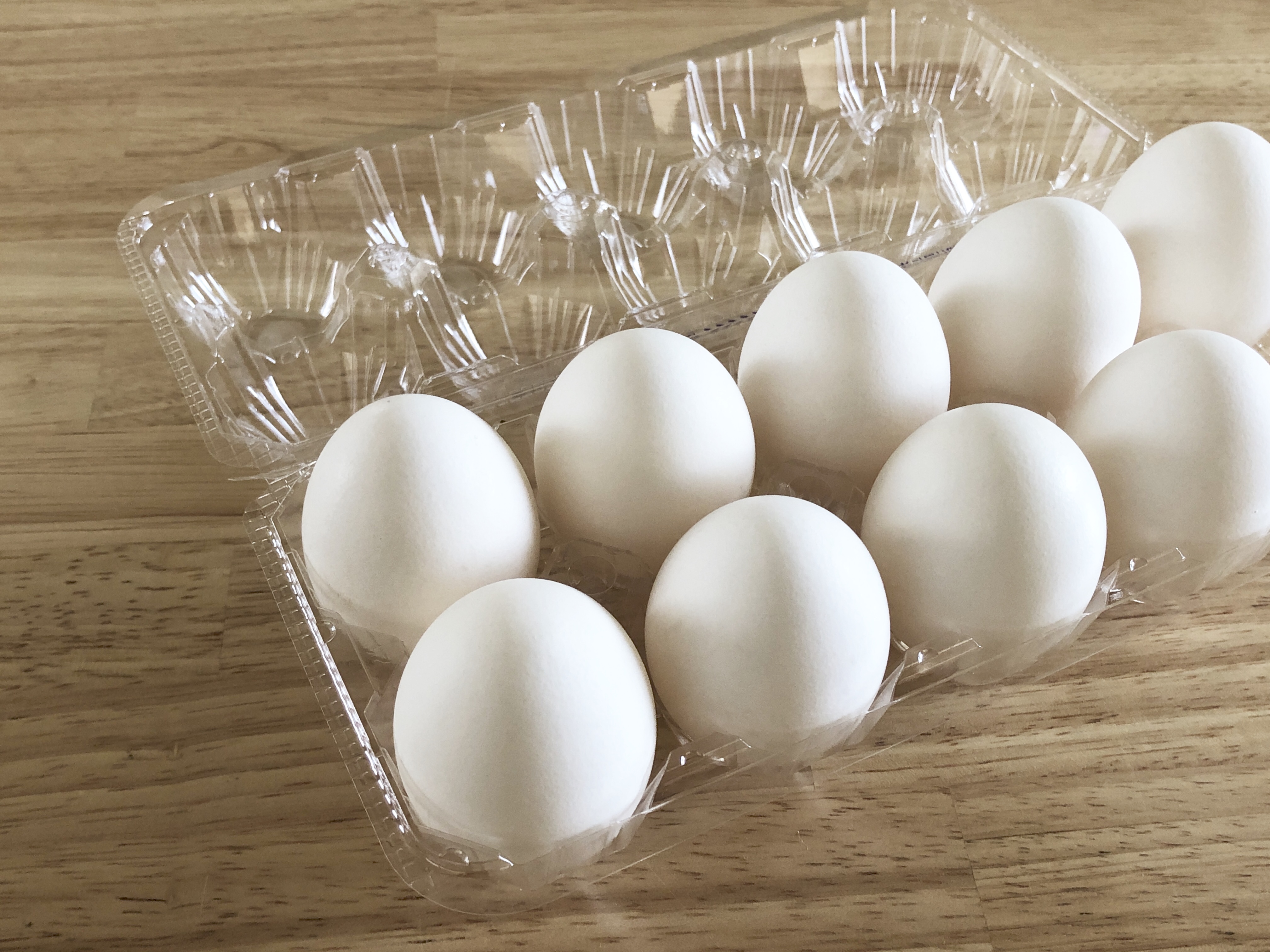 卵の中身の出し方と染料の準備の画像