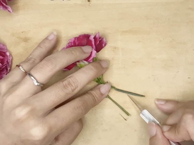 お花のカットの仕方 押し花を作るの画像