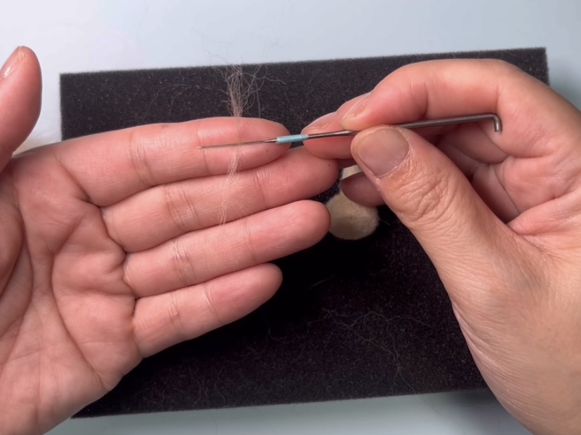 顔の植毛と毛のカットの画像