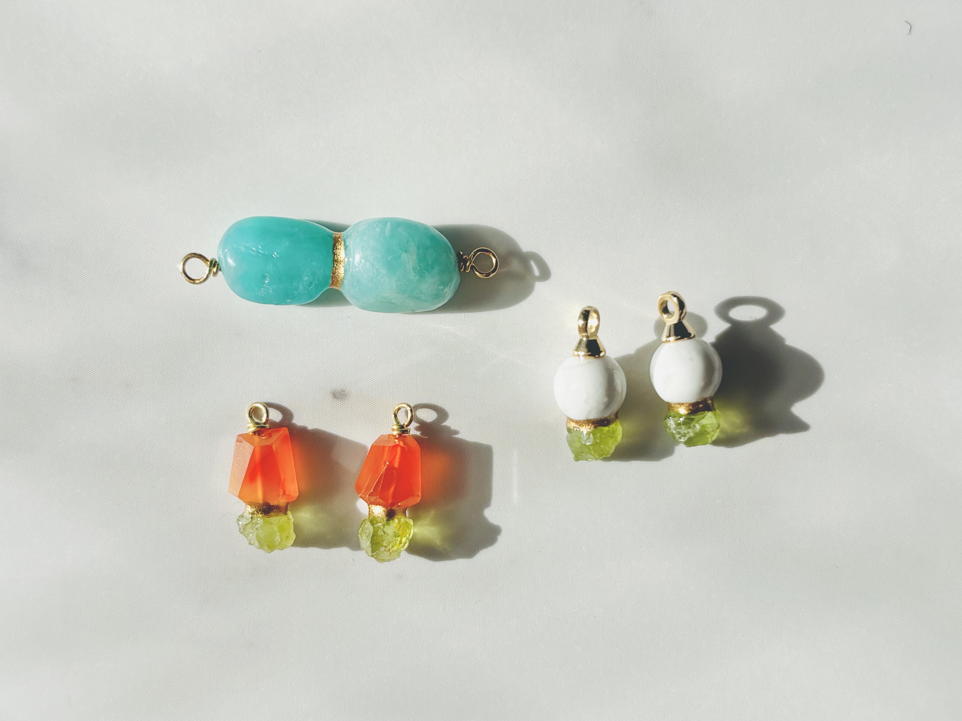 Lesson6 Tピンとワイヤーで作った石パーツに金のラインをひくの画像