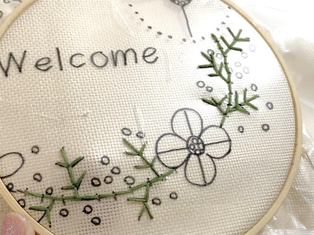 ②葉っぱの刺繍の画像