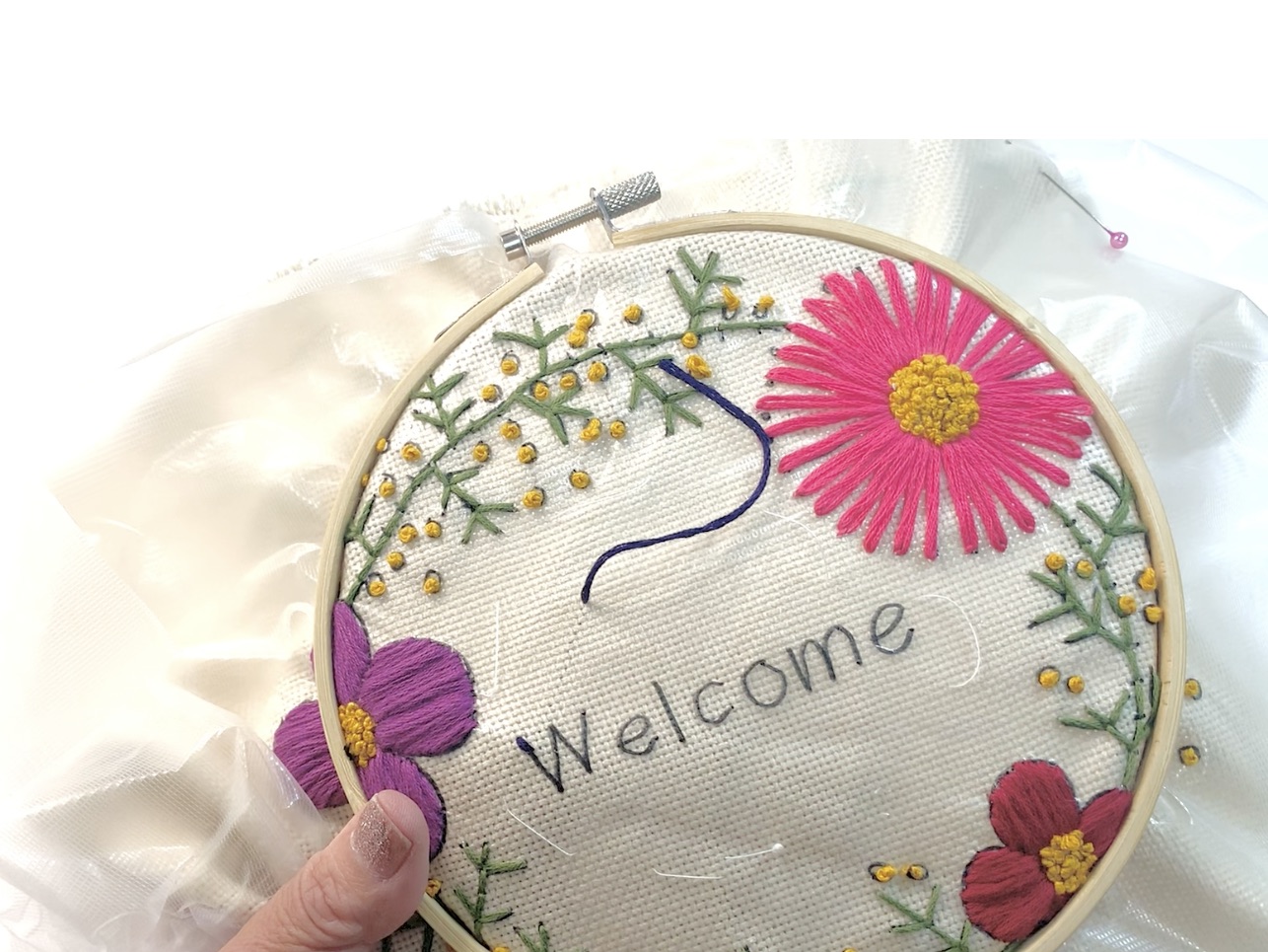 ⑤文字の刺繍と額装の画像