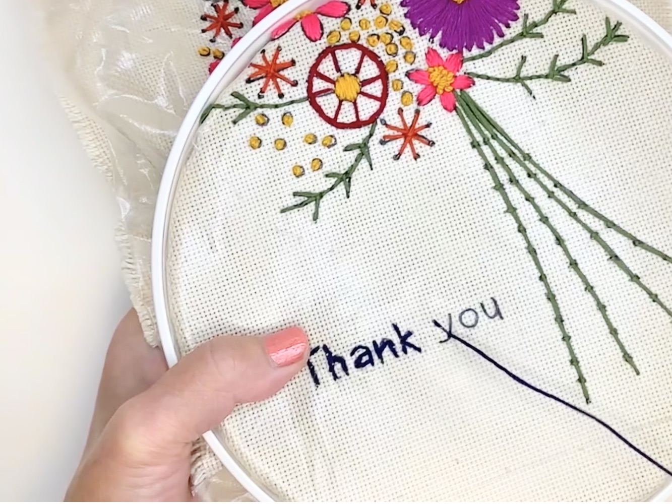 花芯・実・文字の刺繍の画像