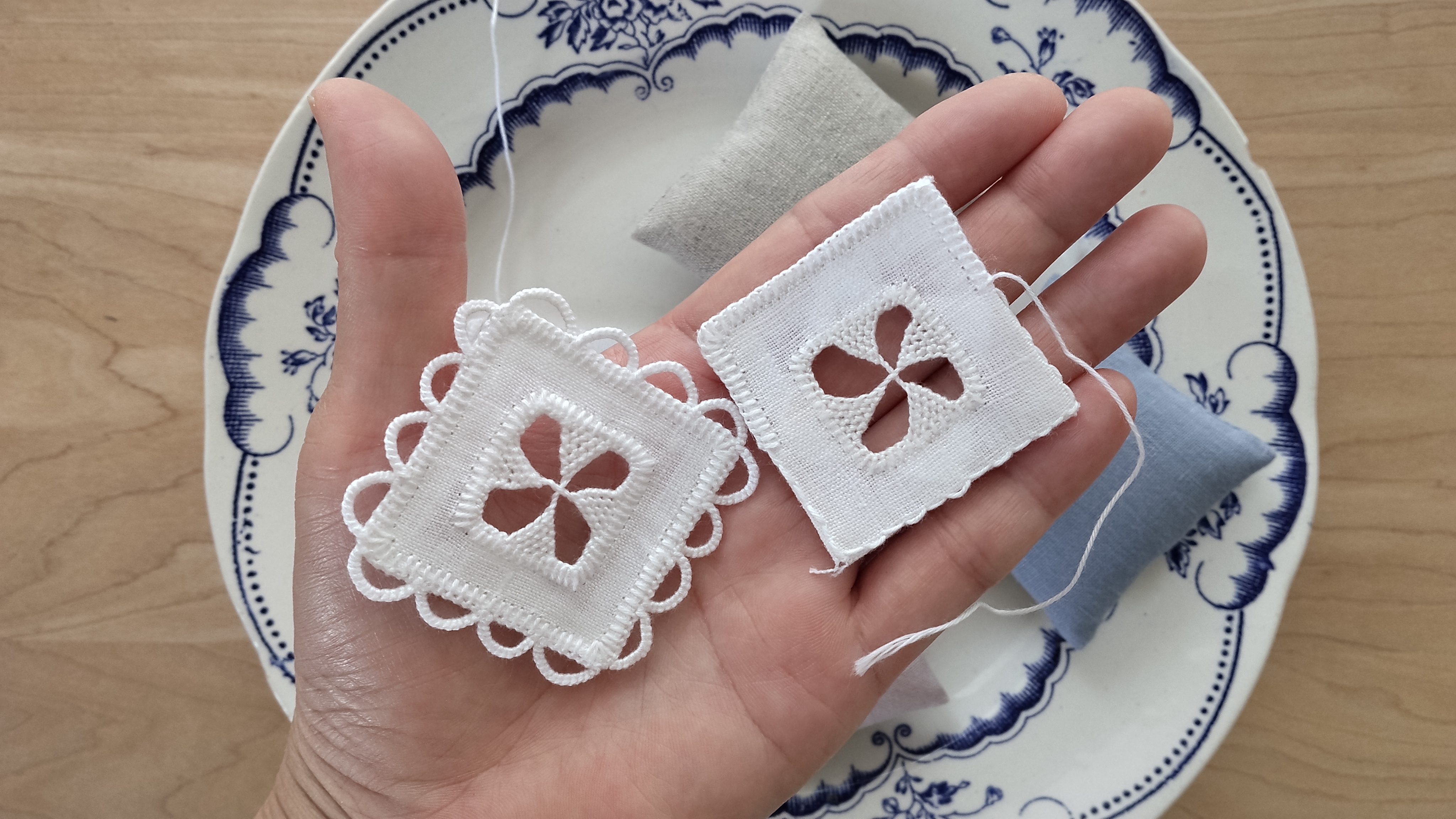 周囲のスカラップの刺し方とピンクッションの仕立て方の画像
