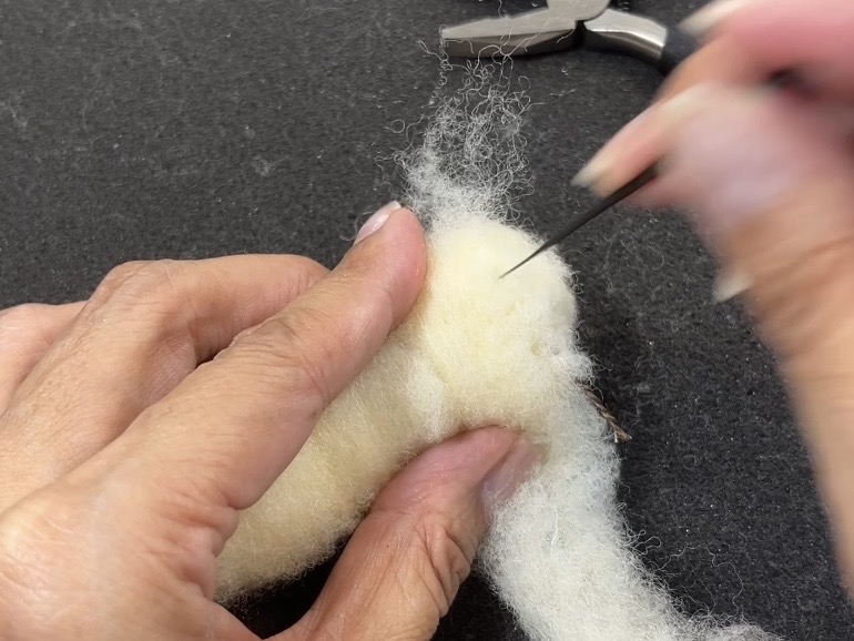 胴体の骨組み作り、わたわたを巻いていくの画像