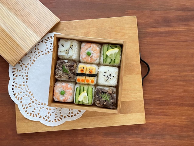 好きな具を好きな数だけ作る押しずし弁当の画像