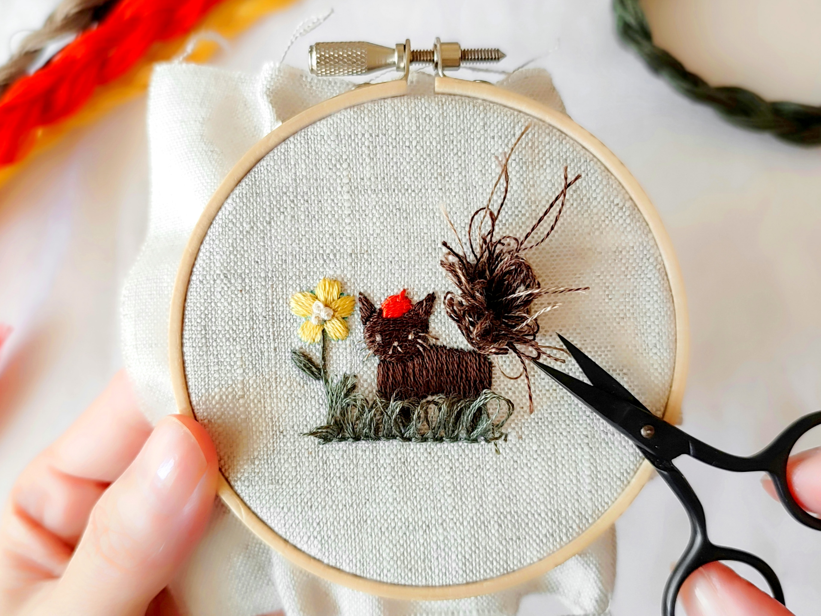 ふわふわしっぽのネコのブローチ②ターキーノットステッチの仕上げ方の画像