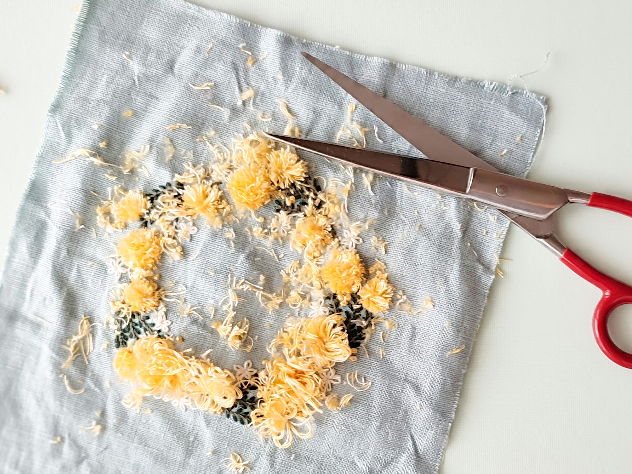 ふわふわミモザの小物入れ②ミモザを刺繍しましょうの画像