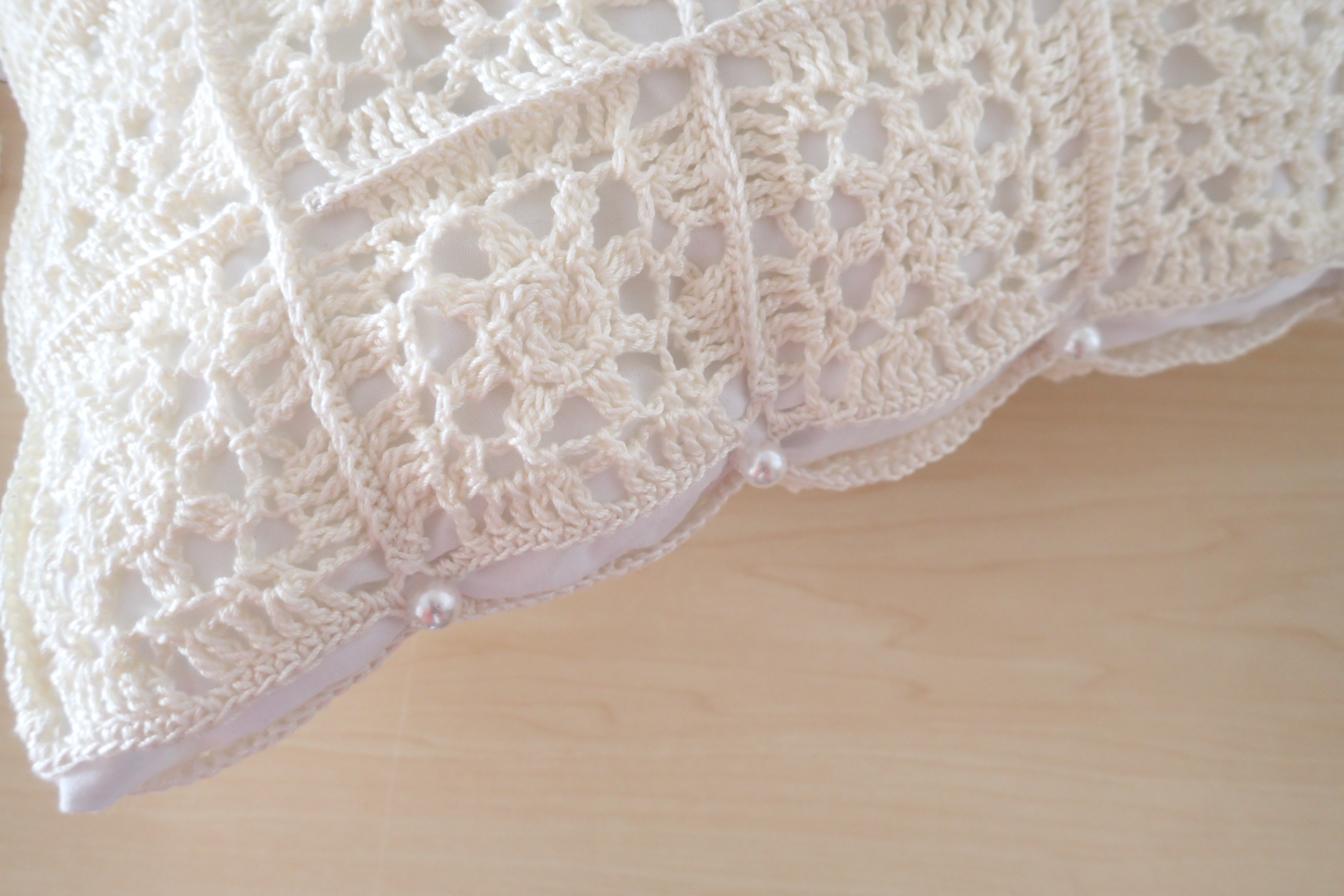 クッションカバーのボタン部分、ボタンループの編み方の画像