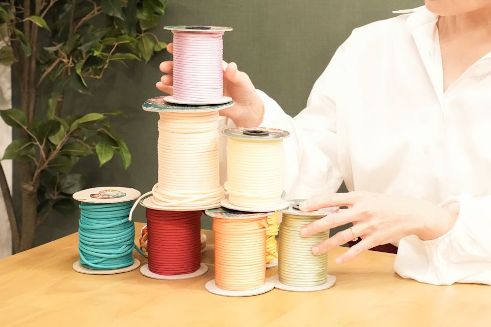 すべては「愛犬の命を守るために」ー安全性にこだわるパラコード作家 SakuraCordage & Color先生のものづくり