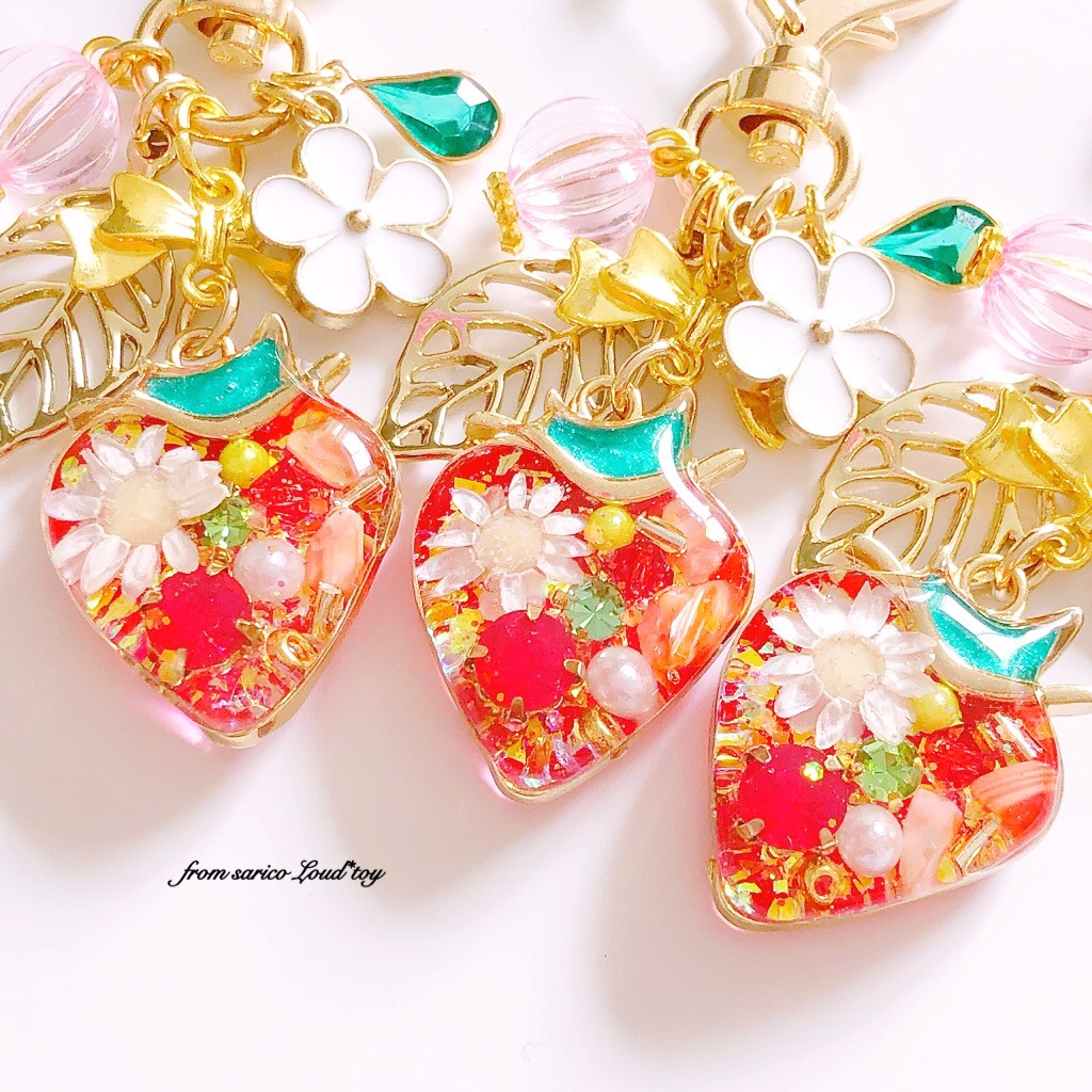 コロンと苺チャーム