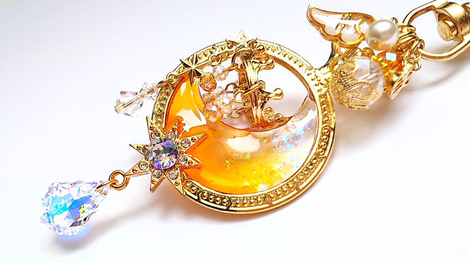 オレンジグラデーションの三日月立体シャンデリアキーホルダー