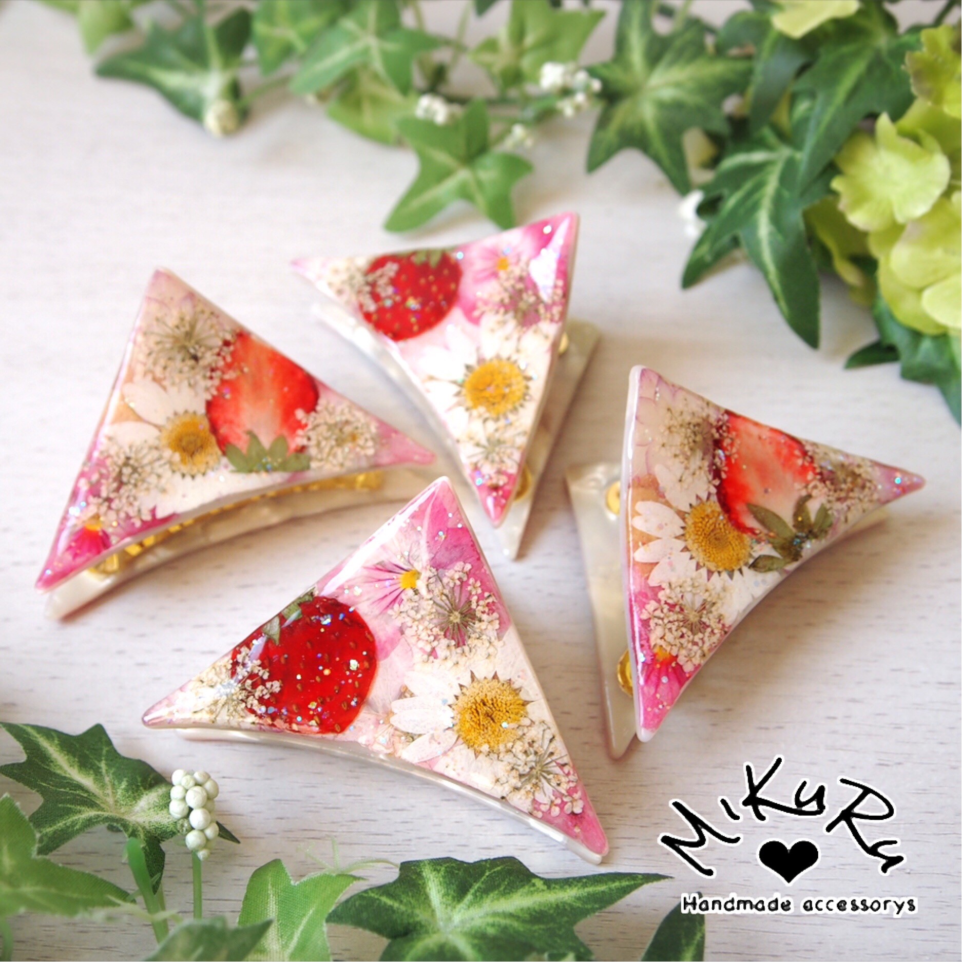 いちごの三角クリップ