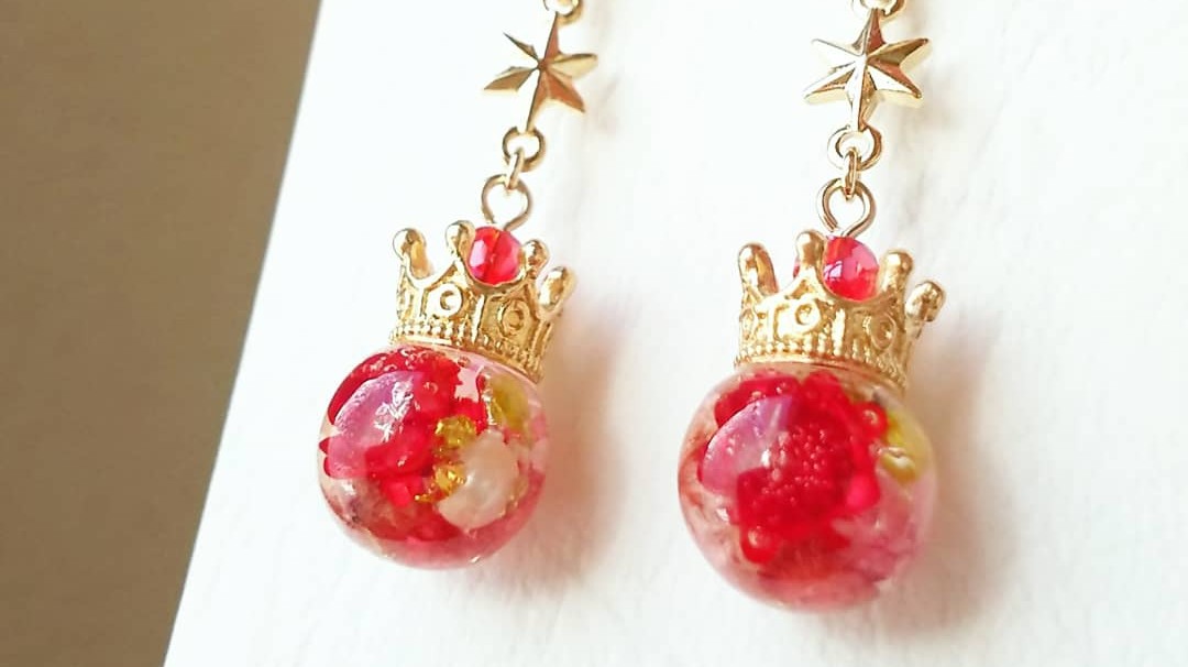 ドライフラワークラウンの小粒耳飾り