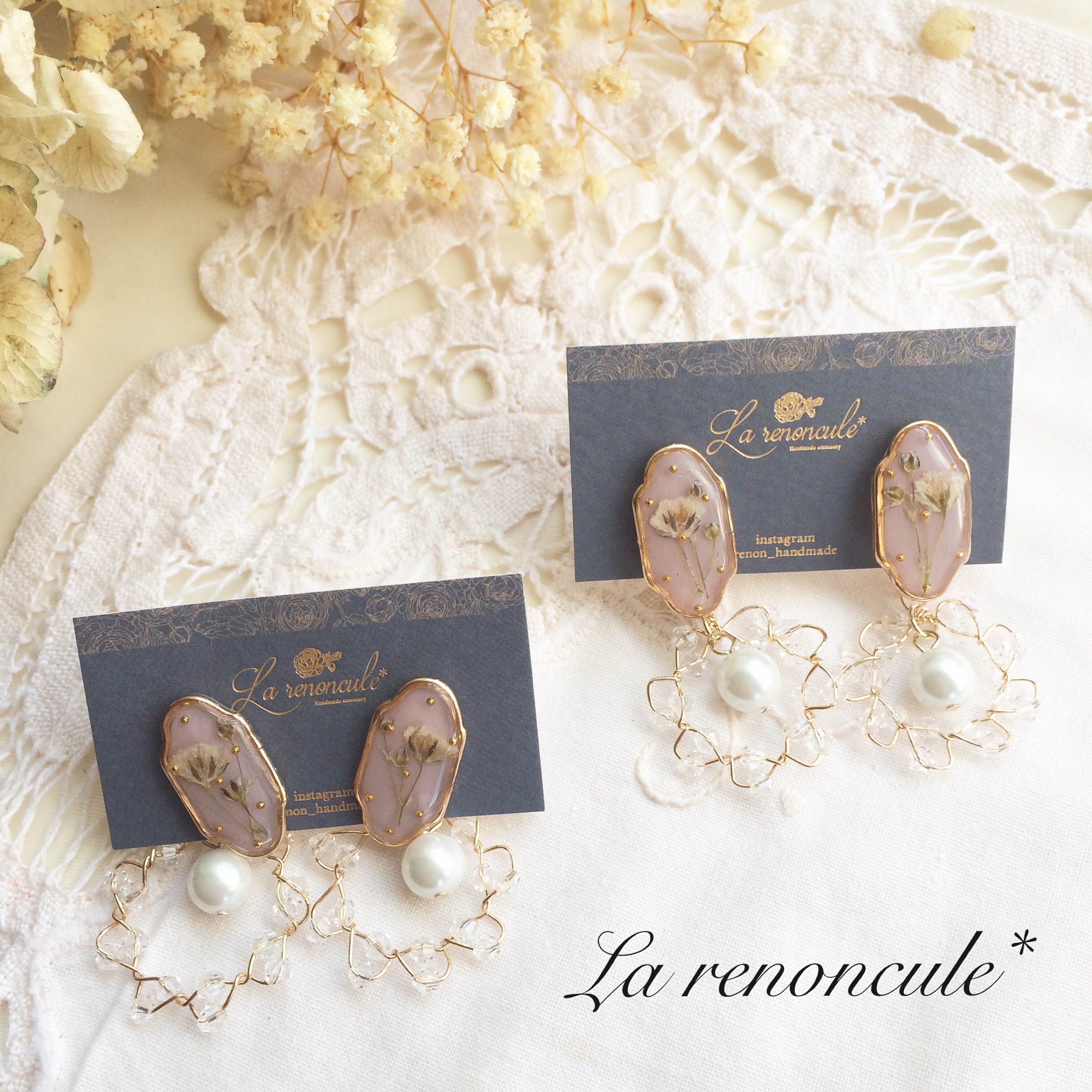 かすみ草ときらきらフープピアス