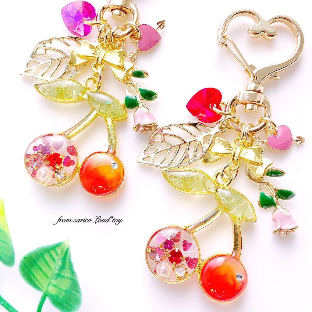 ハートさくらんぼチャーム　スワロ赤