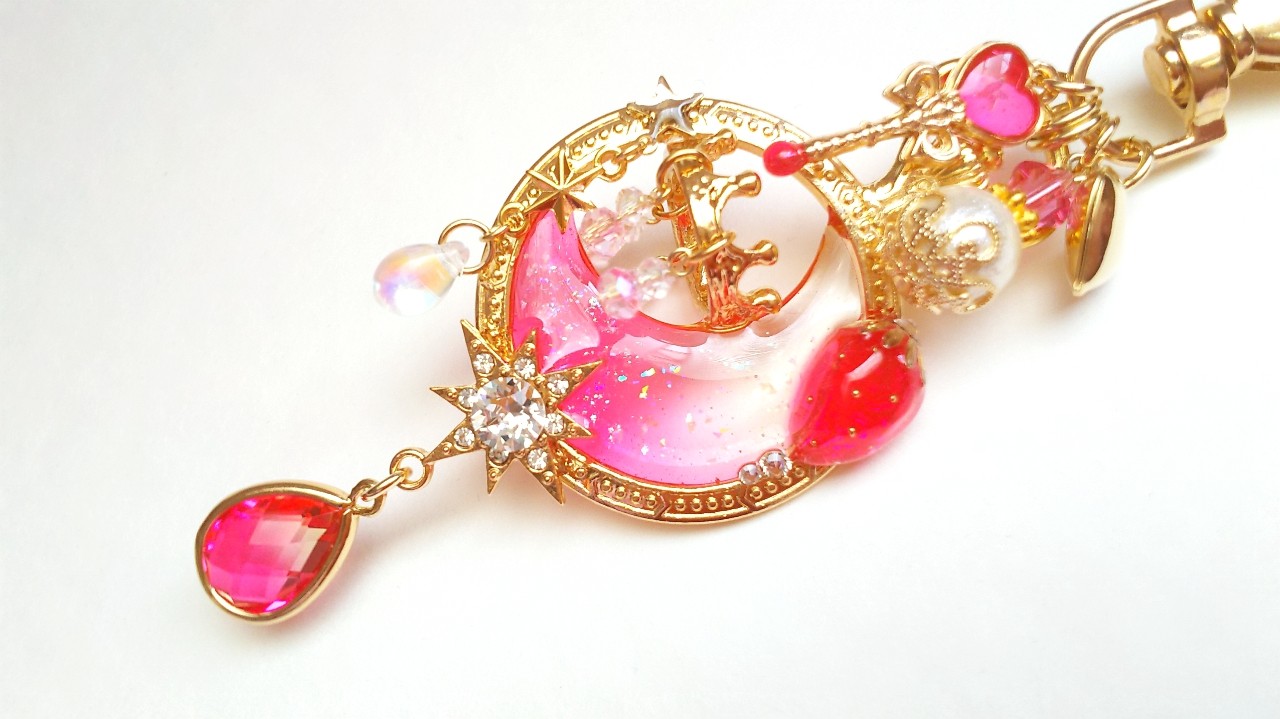 ストロベリームーン立体シャンデリアキーホルダー