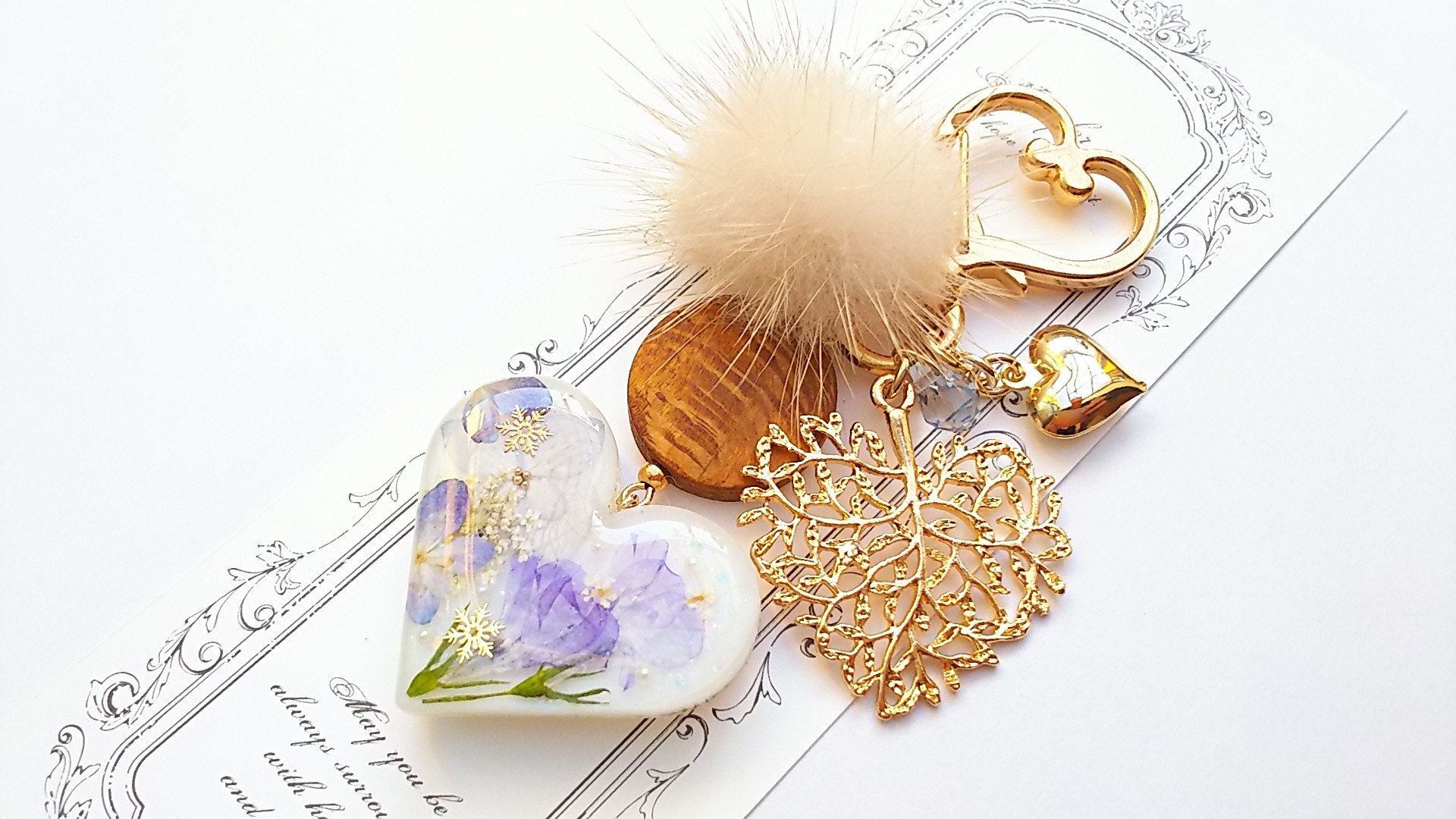 押し花ハートのウッドファーキーホルダー