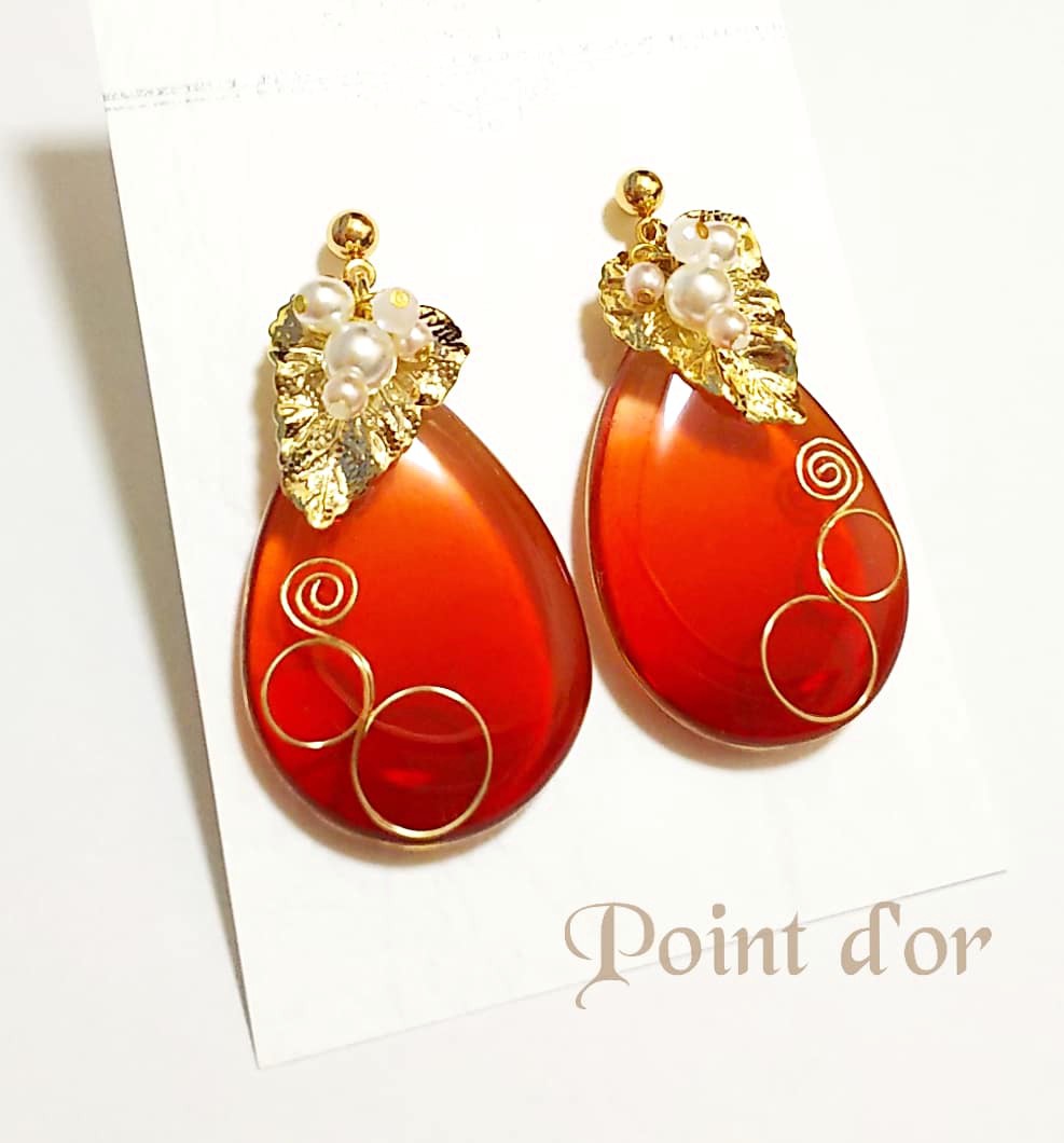 マロンカラーの耳飾り