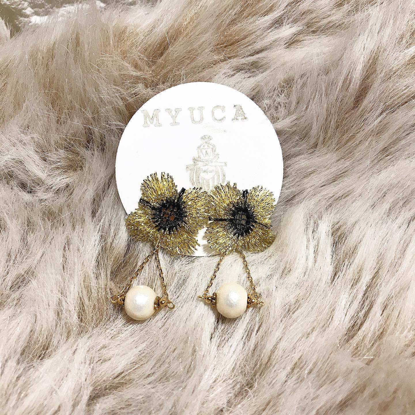 フラワーレース＊コットンパール　トライアングルチェーンピアス(GOLD)