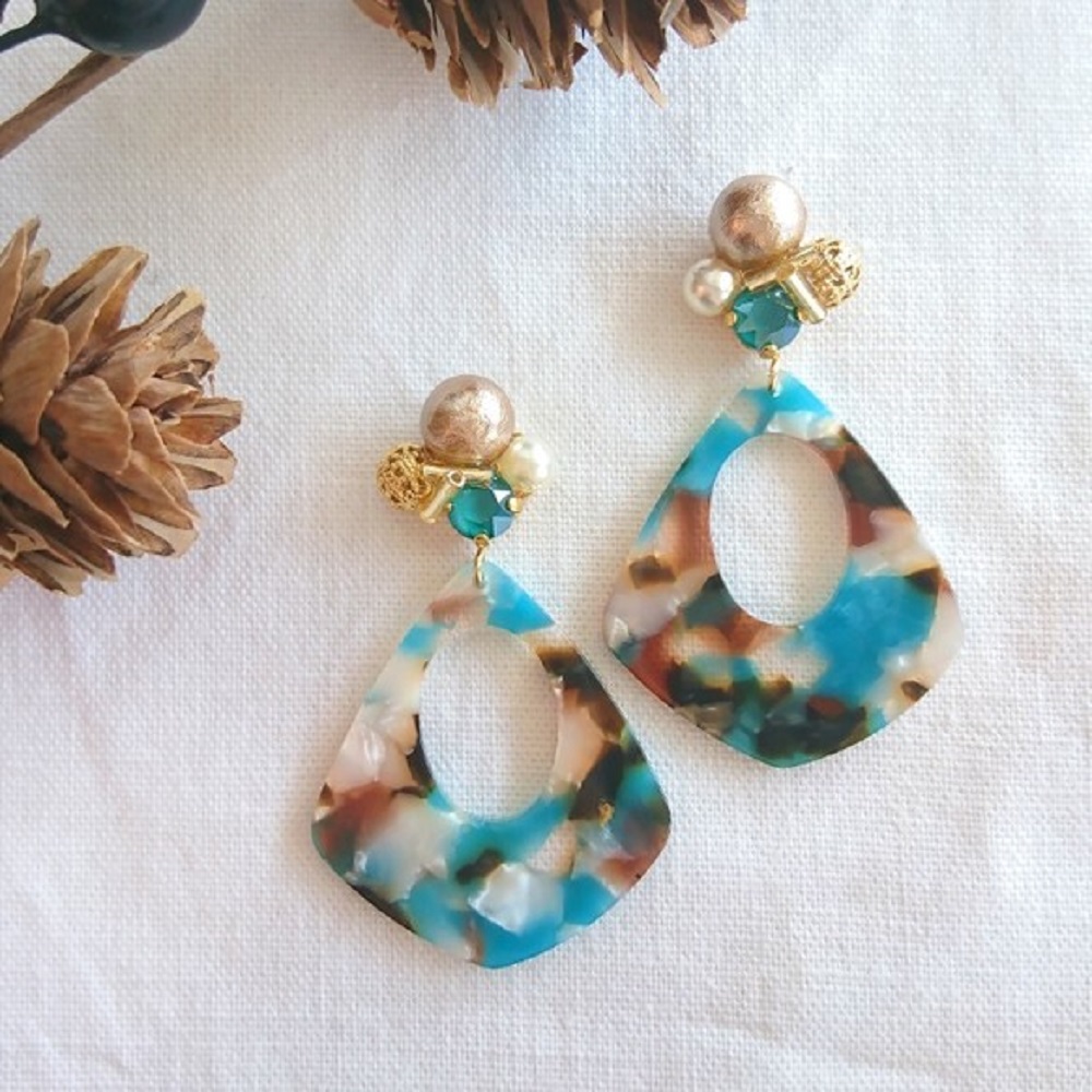 モスグリーンべっ甲&ビジューイヤリング／ピアス