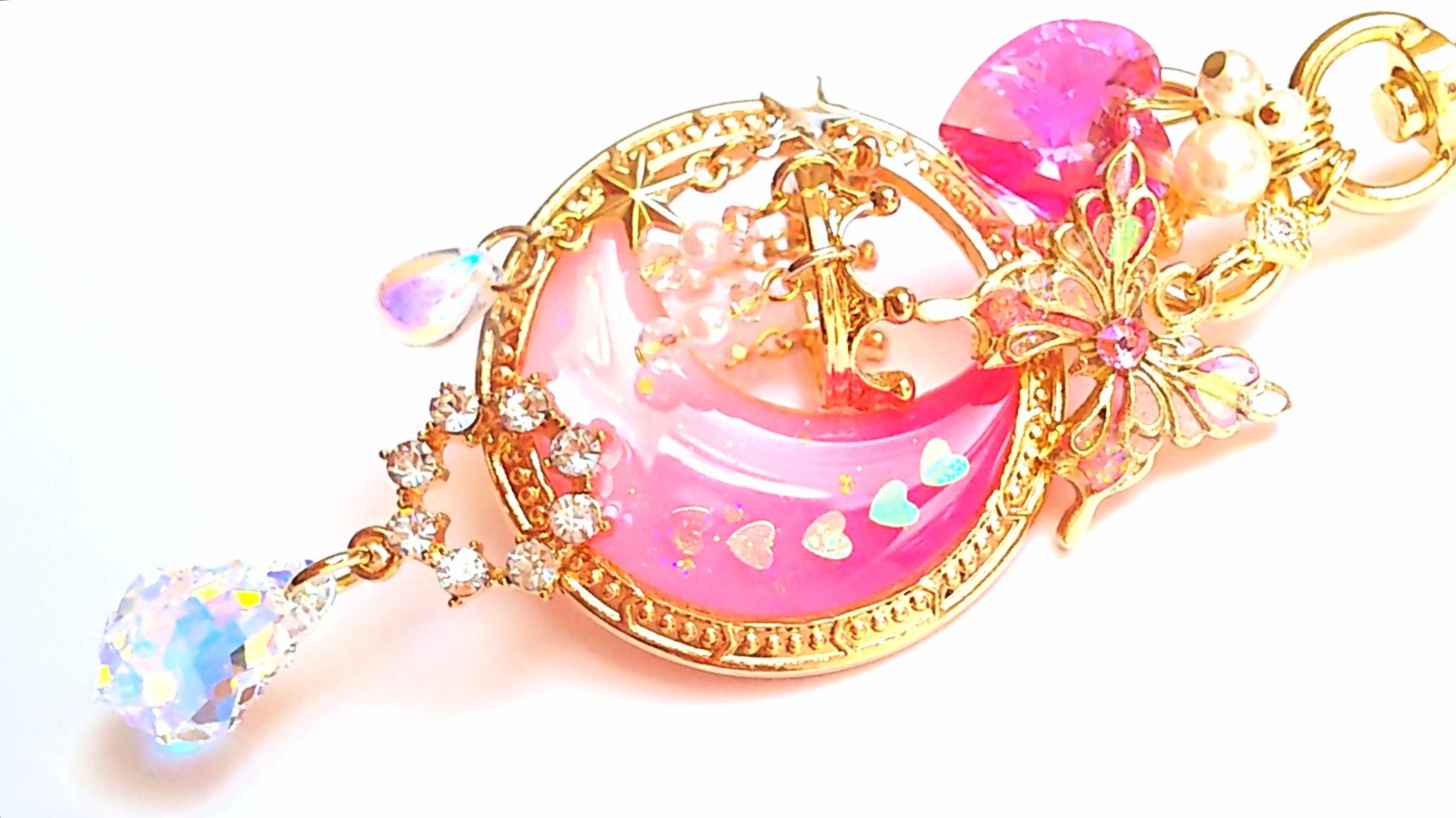 ⑦ パールピンクの三日月シャンデリアキーホルダー☆