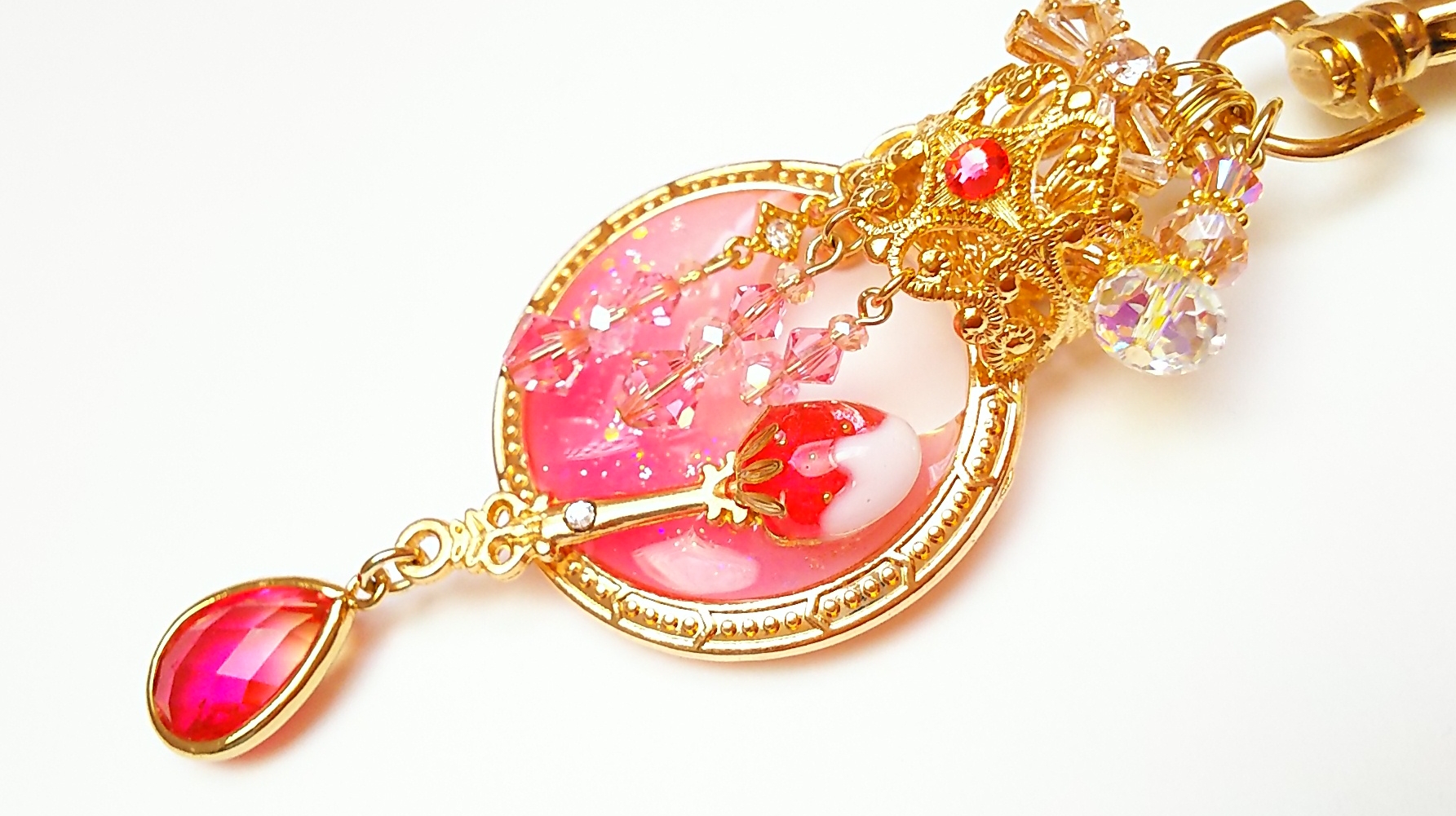 ⑤ 練乳いちごのシャンデリアキーホルダー