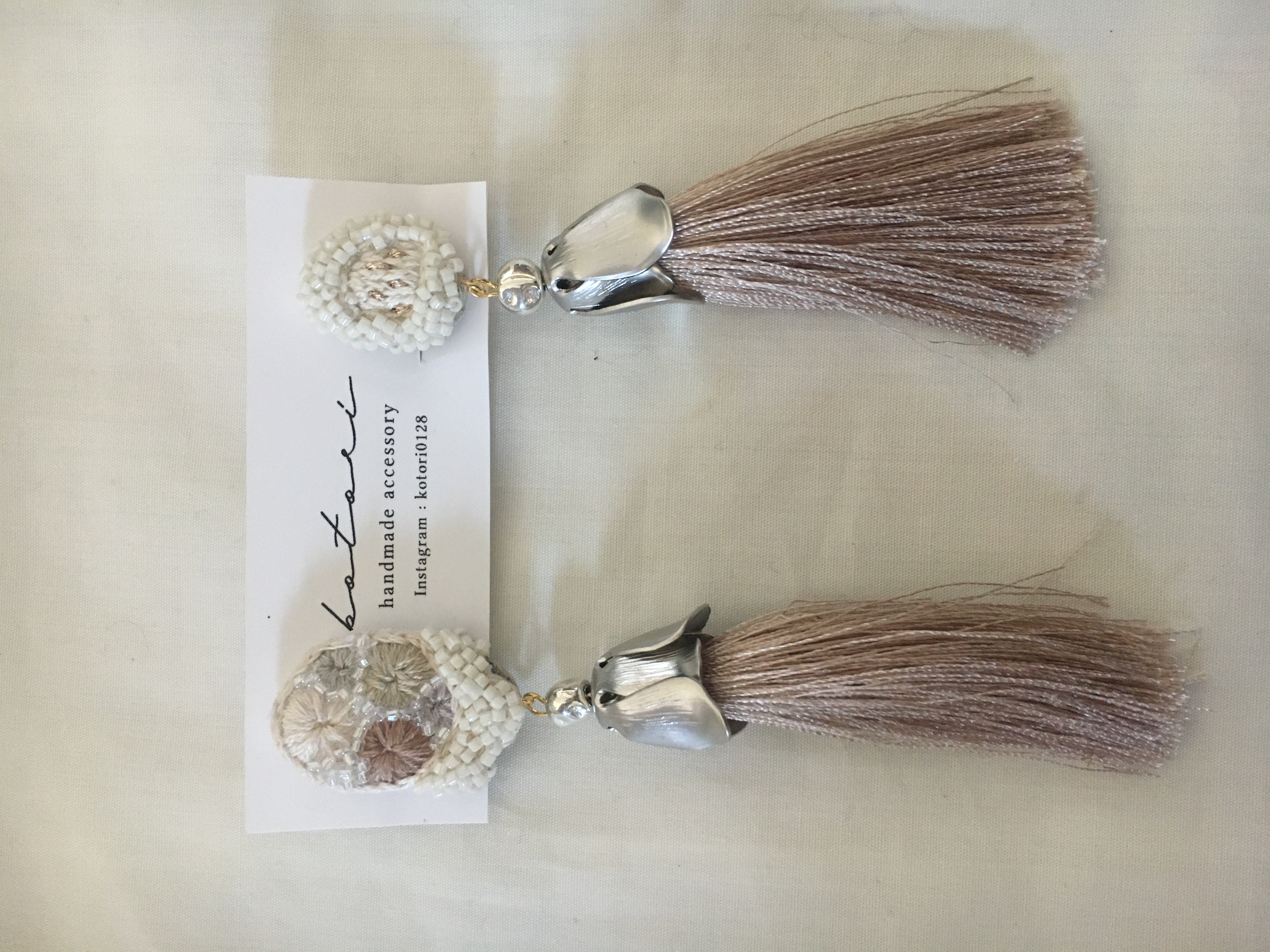 お花ブーケとタッセルのイヤリング