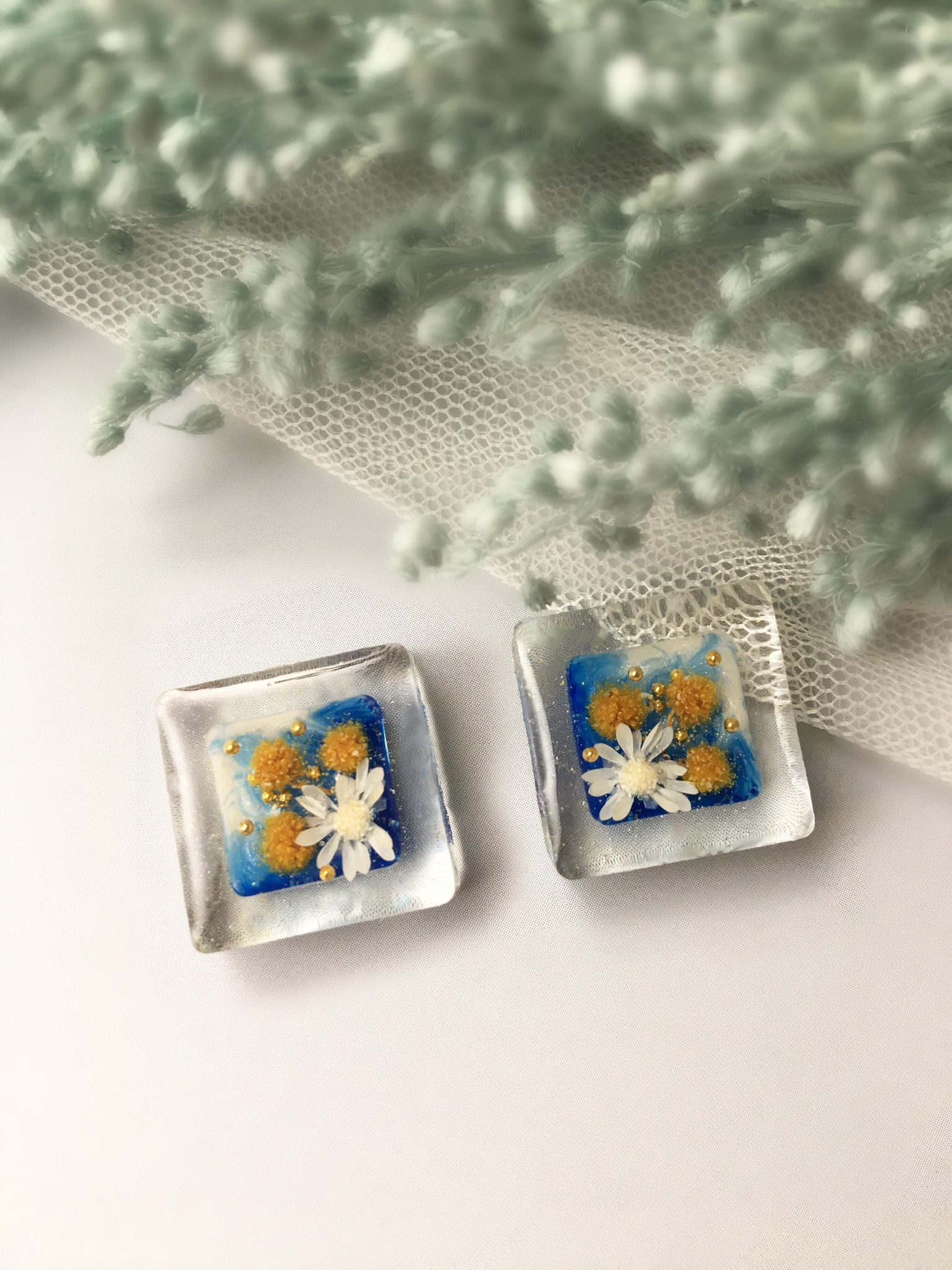 🌸受注製作🌸 Cute flower inside clear frame(ピアス・イヤリング)4カラーオプション