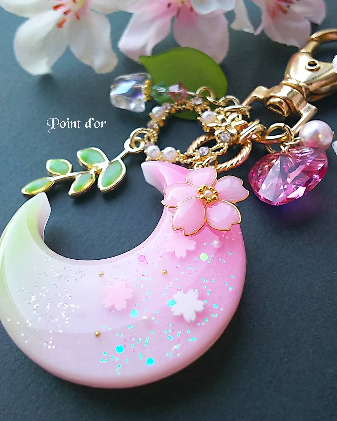 桜景色の三日月キーホルダー