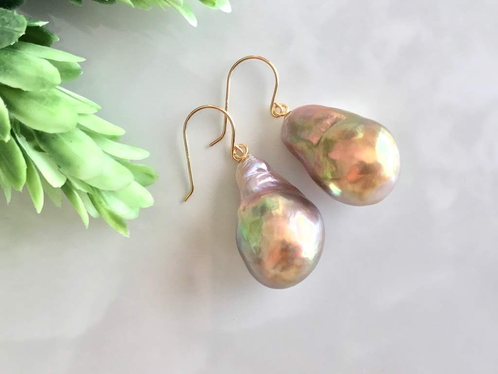 K18/Pt900 エジソンパール しずくバロック フレンチフックピアス iridescent color