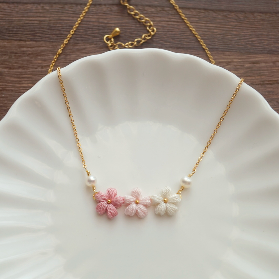 三つ花のネックレス“ピンク”／淡水パール