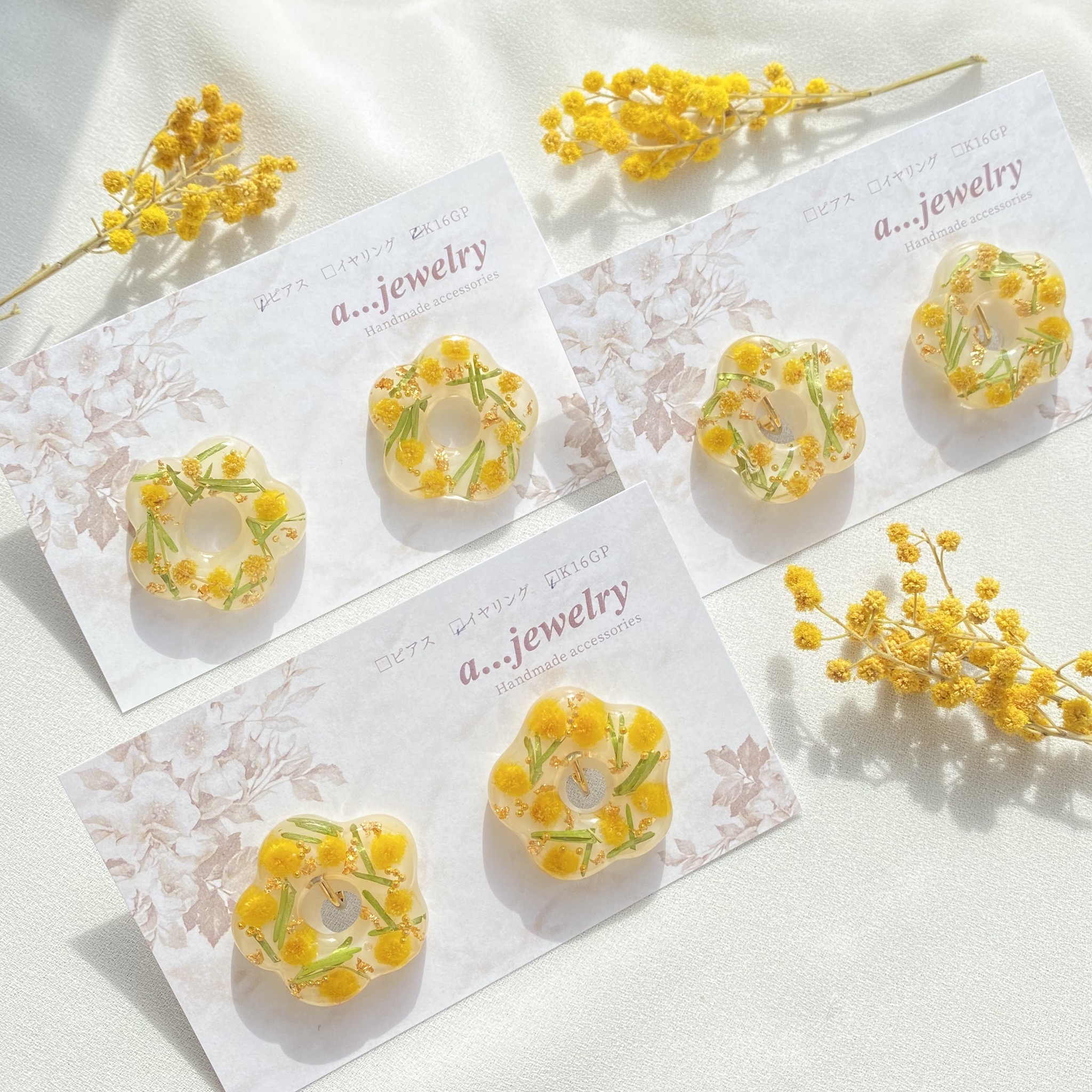 ミモザデイジー型ピアス