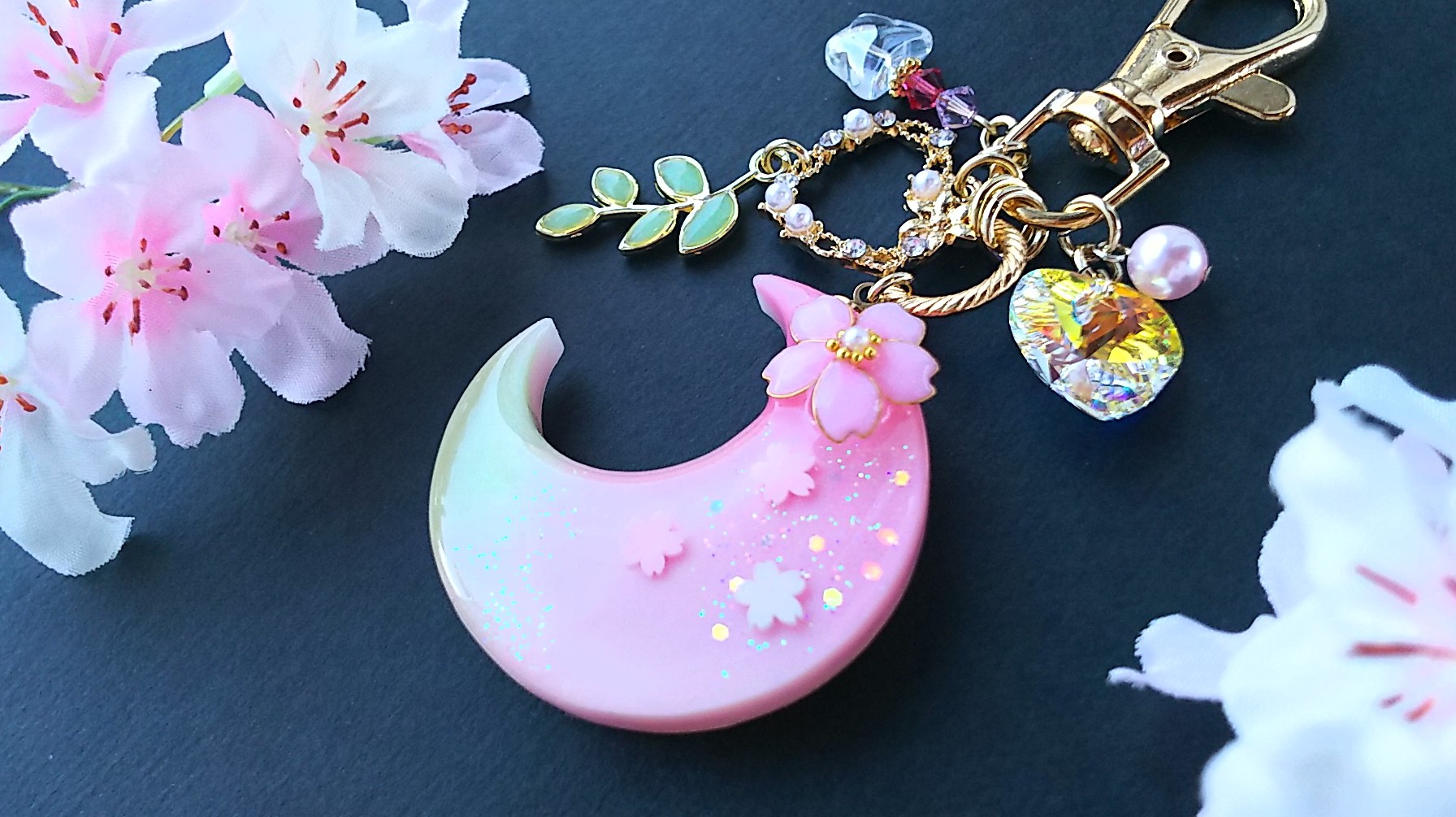 桜景色の三日月キーホルダー