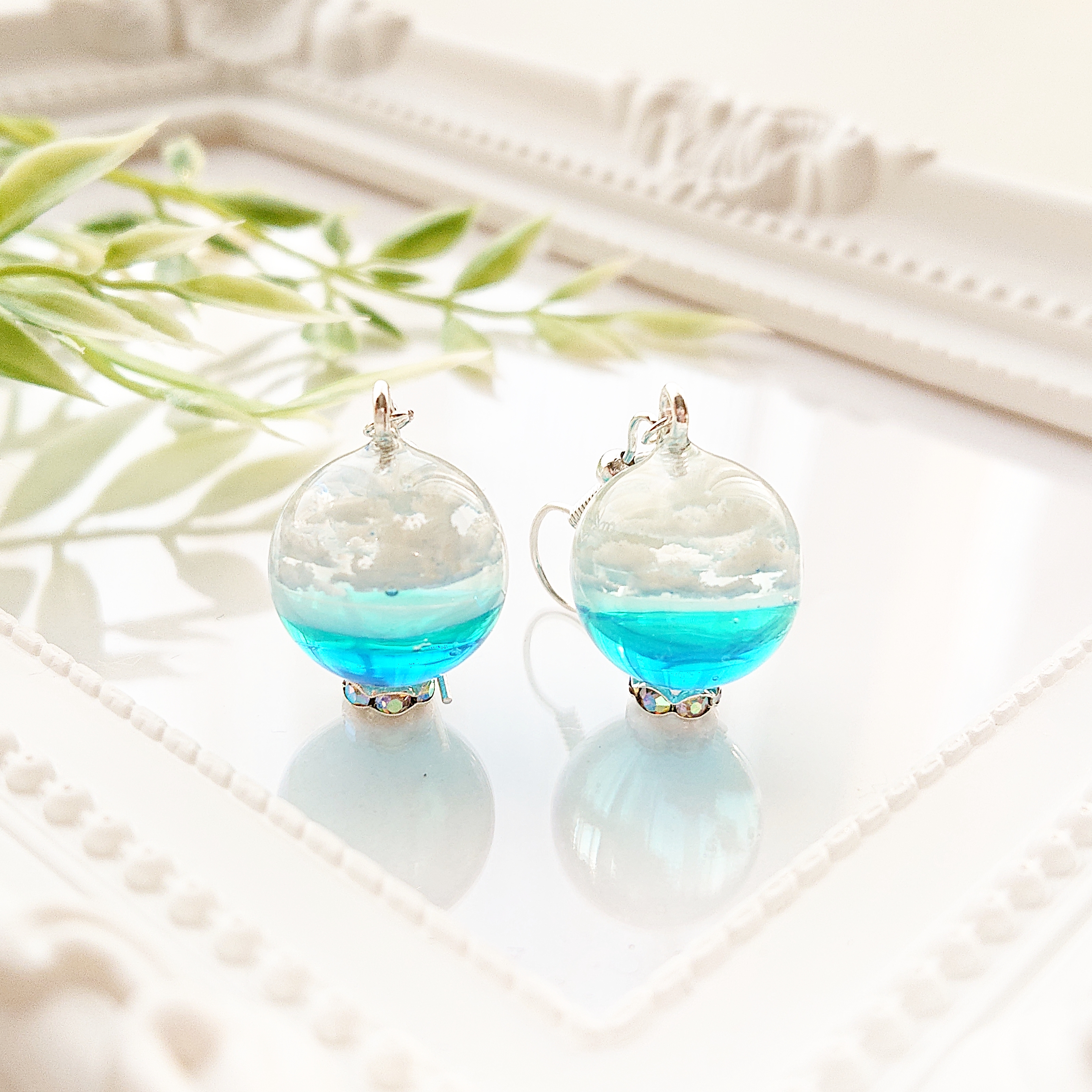 晴天の水平線。.*球体レジンピアス・イヤリング