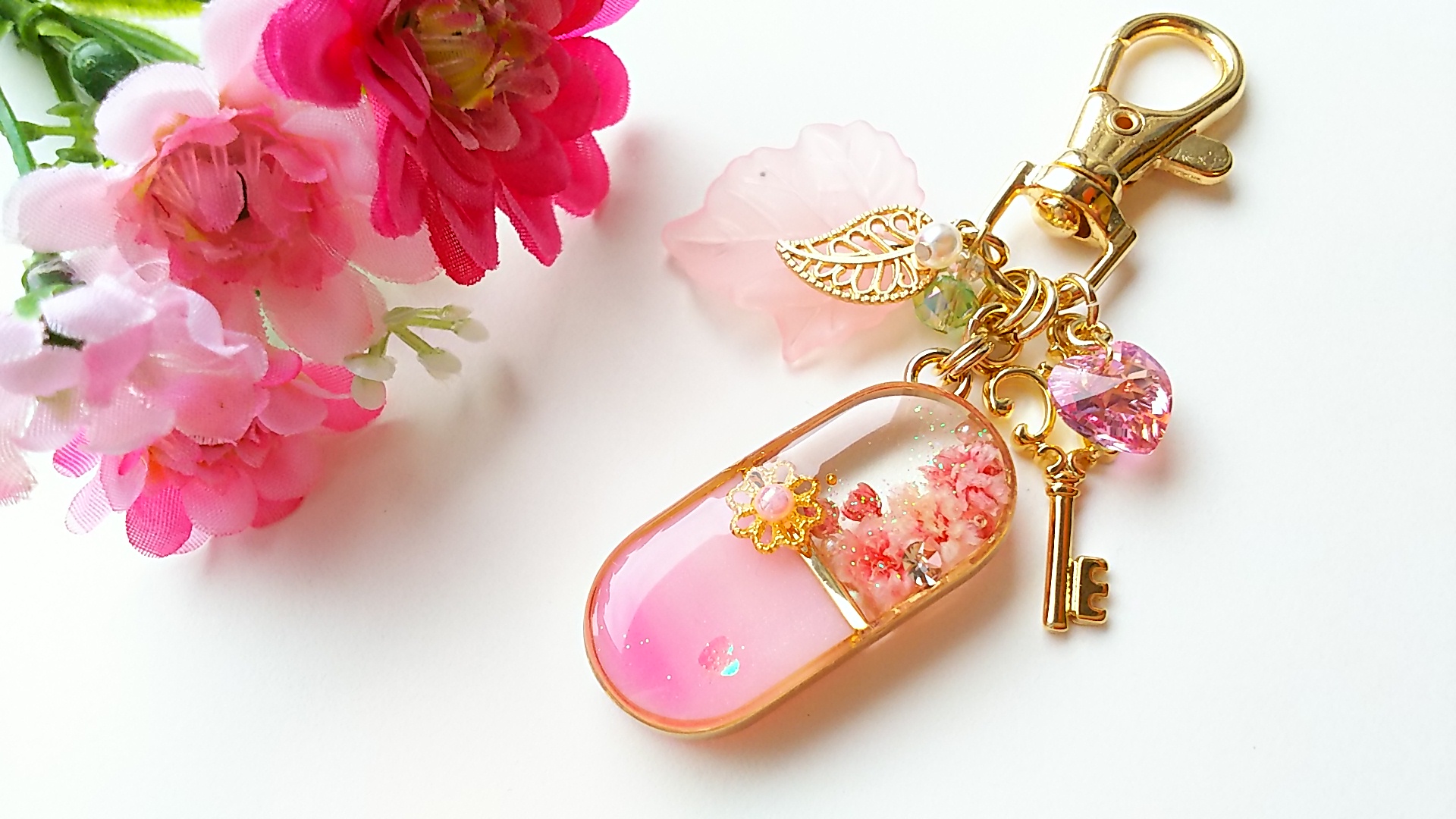 さくら色かすみそうのキーホルダー