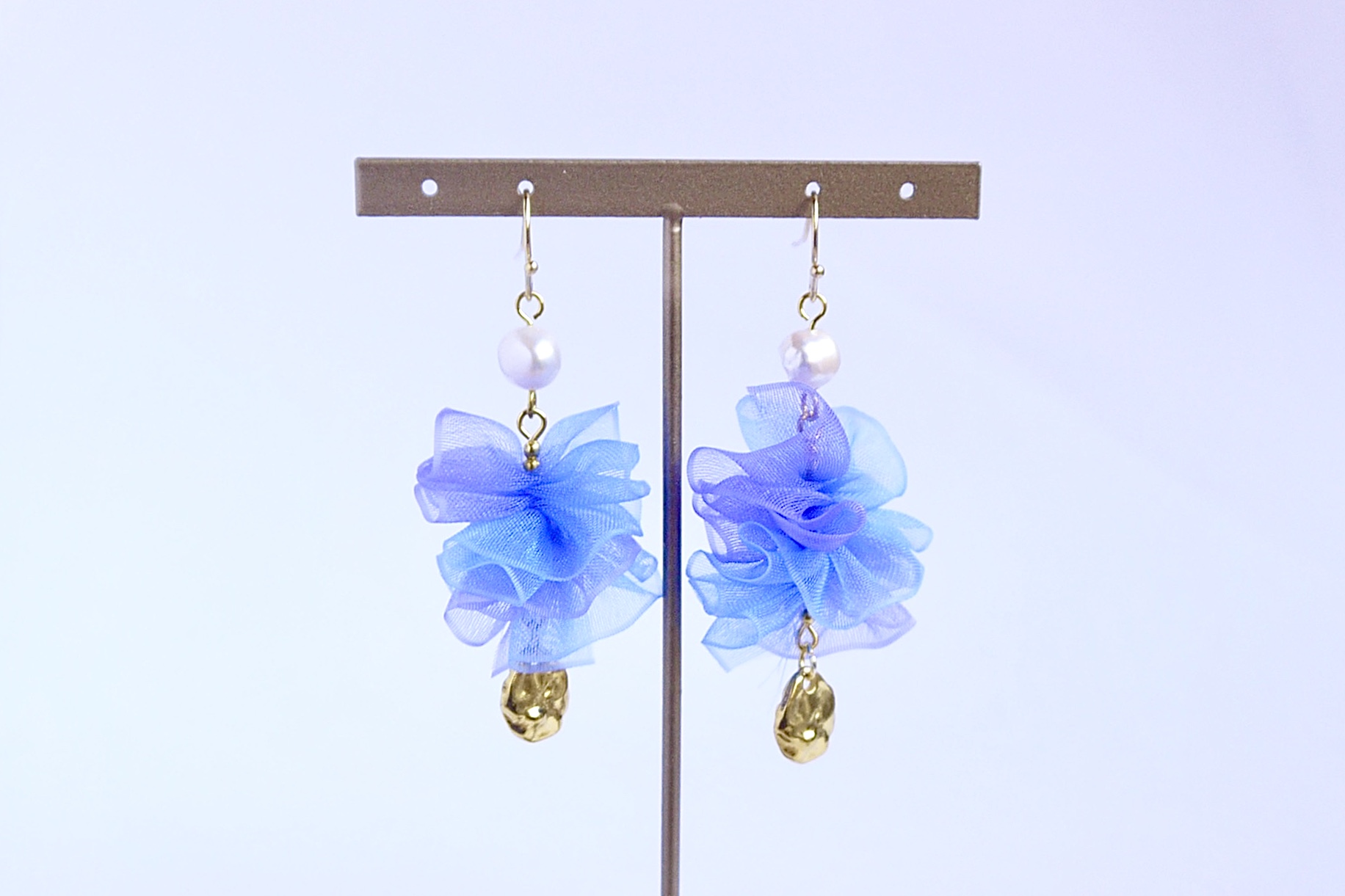 ブルーシフォンのふわりピアス/イヤリング【air】