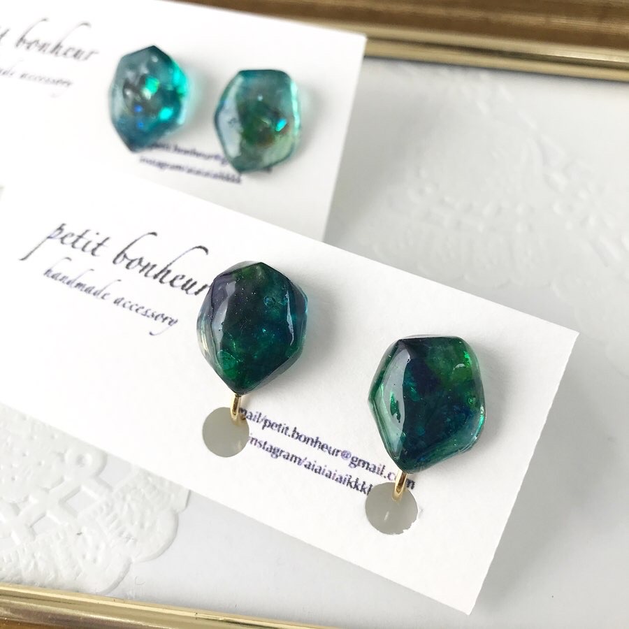 ブルー鉱石イヤリング