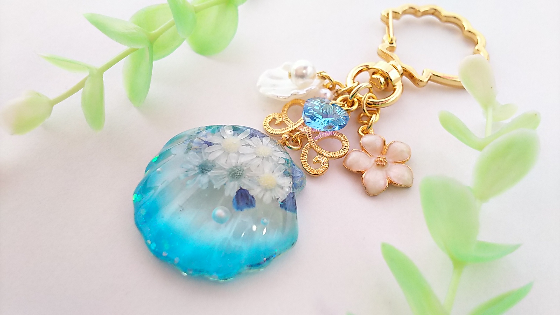シェルフラワーのキーホルダー🌼