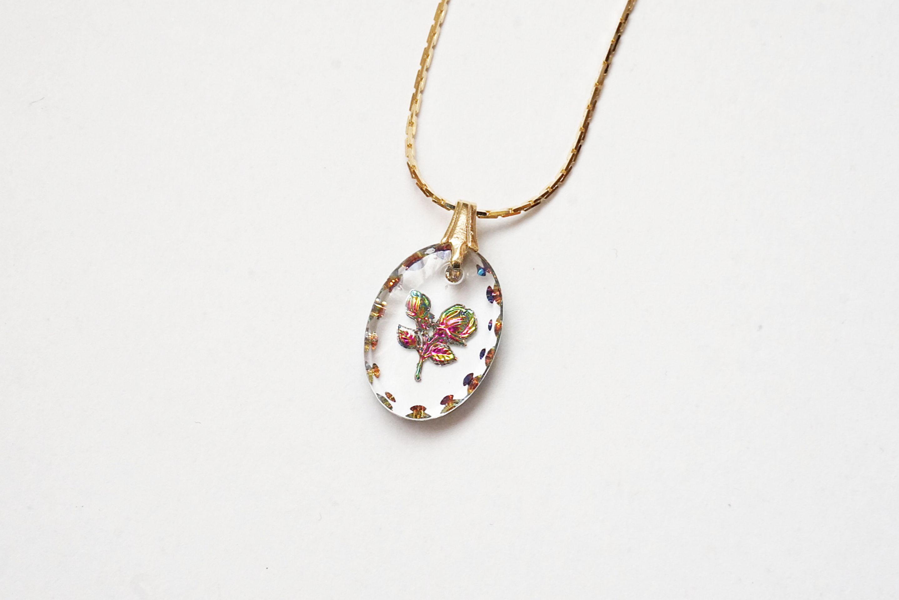 ドイツ製ガラスネックレス(オーバル)バラ