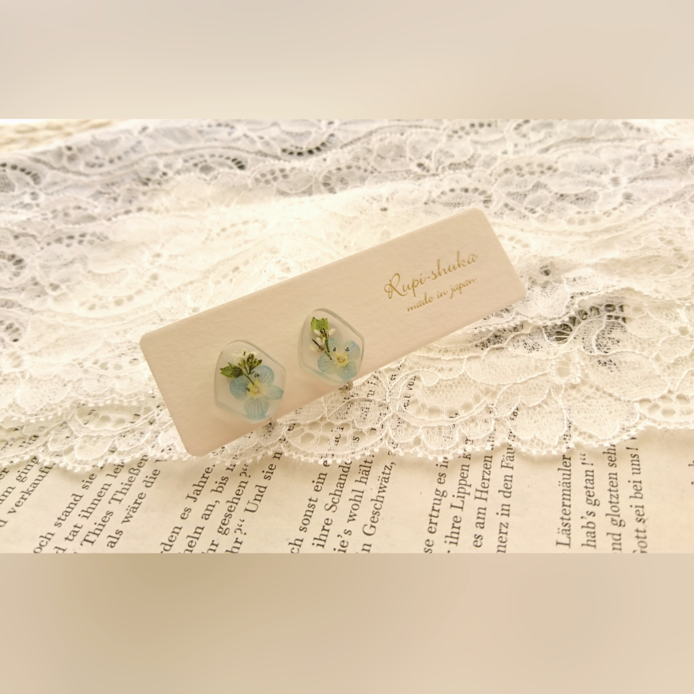 ルリカラクサのイヤリング