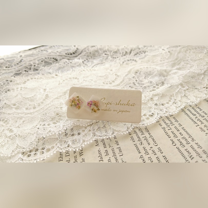 スイートアリッサムのミニピアス