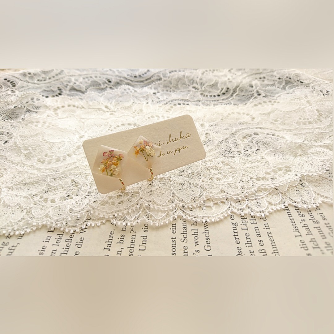 スイートアリッサムのミニイヤリング