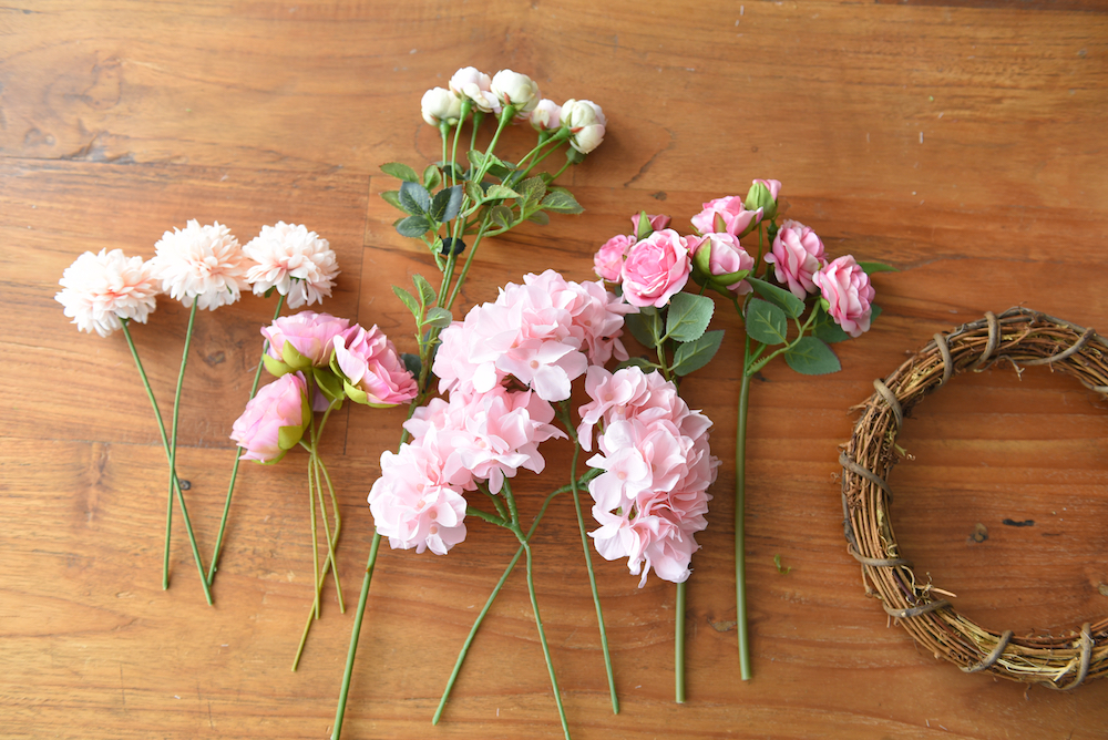 ふんわりピンクのローズ＆マム リースキット