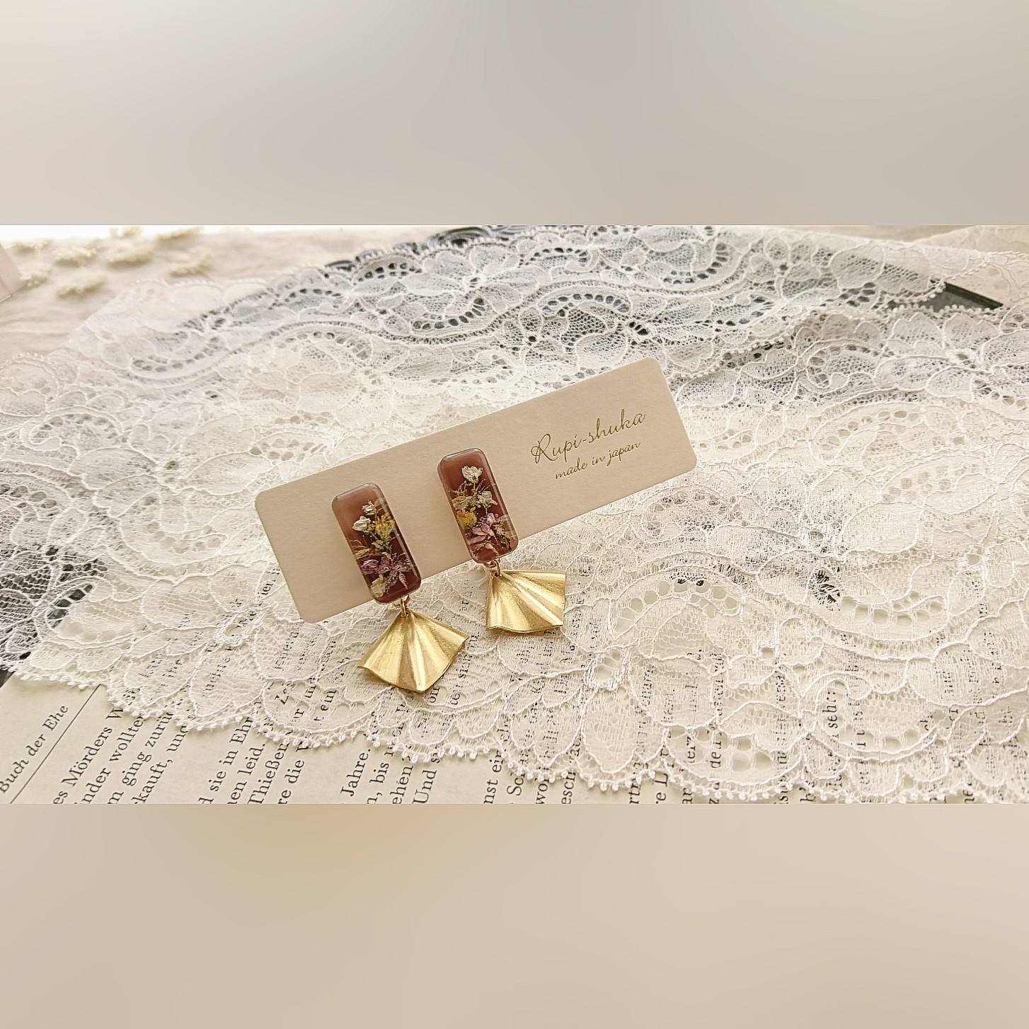 ピンクアナベルのイヤリング