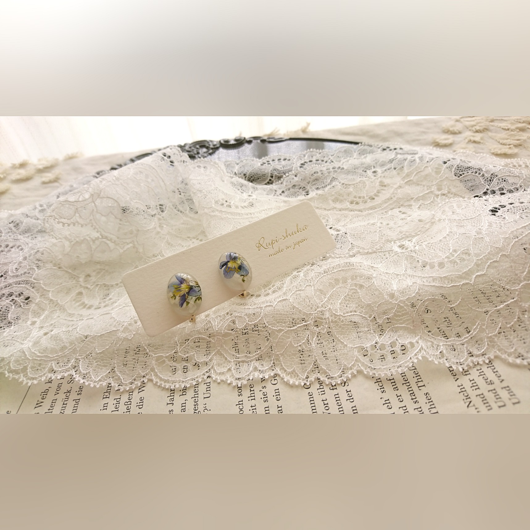 スミレ(宿根ビオラ ラブラドリカ )のイヤリング