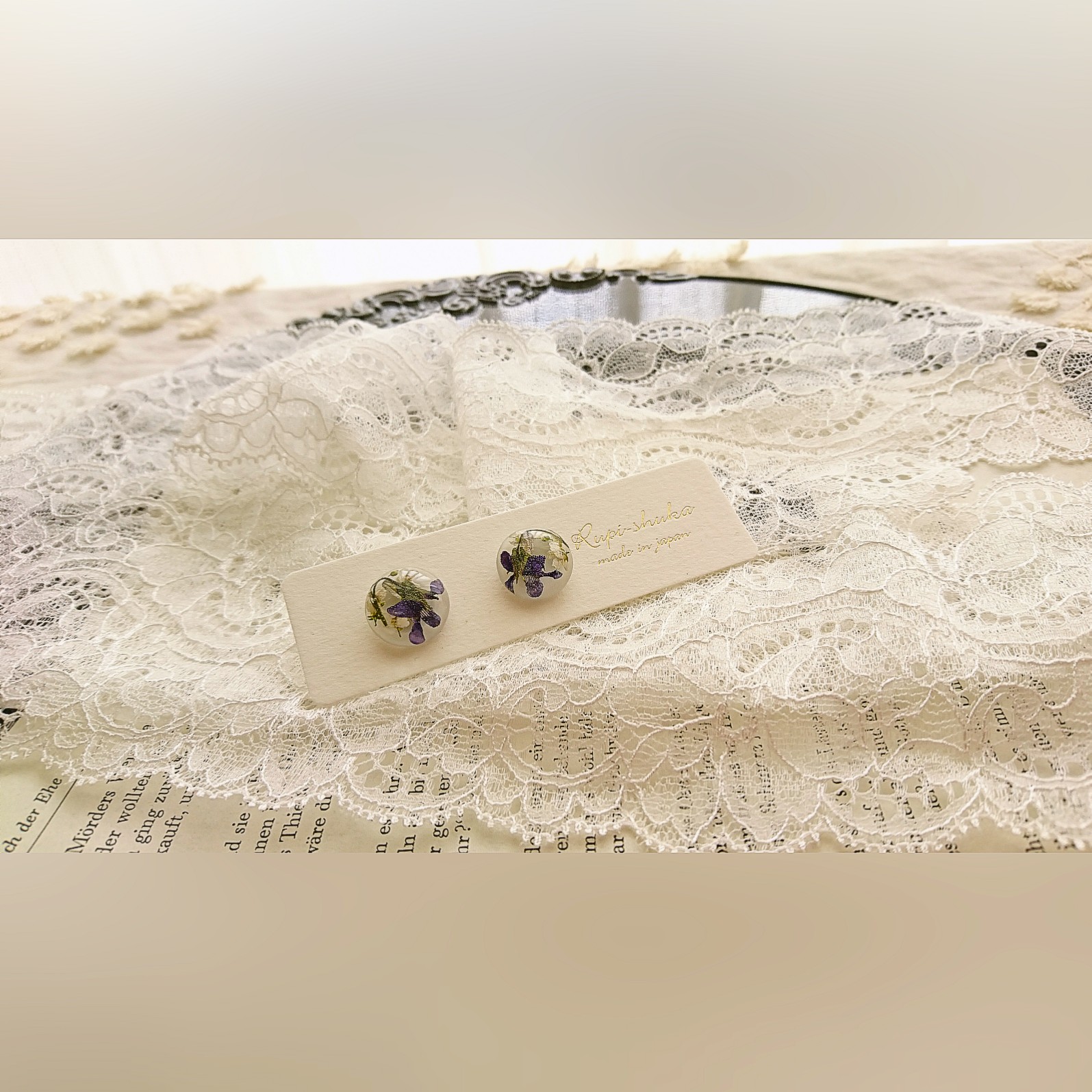 スミレ(宿根ビオラ ラブラドリカ)のピアス