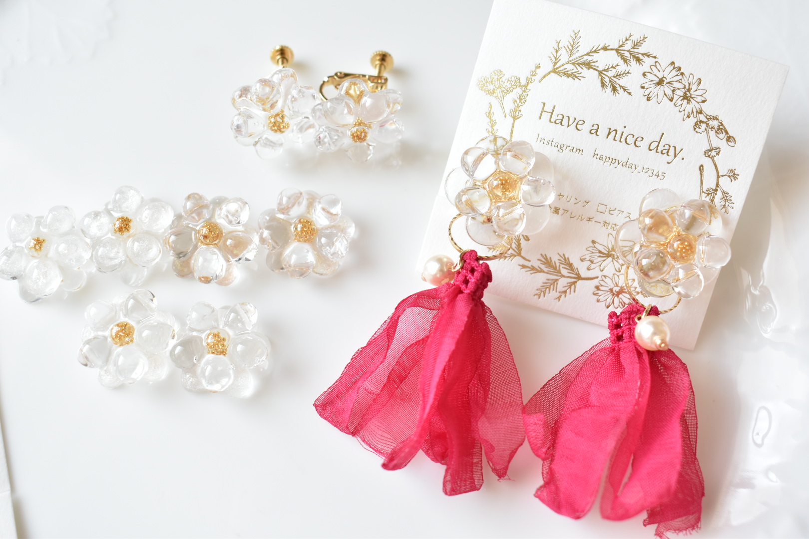 透明なお花（大）❁赤いタッセルのピアス・イヤリング